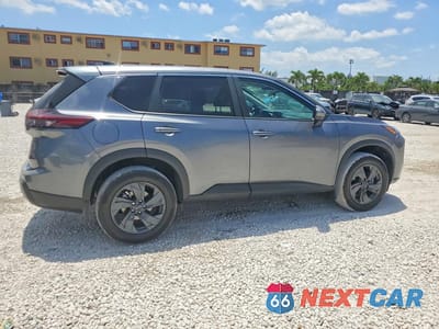 Trzecie zdjęcie samochodu z tyłu: 2026 NISSAN ROGUE SV VIN:5N1BT3BA2TC807254 - miniatura