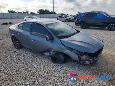 Czwarte zdjęcie samochodu z boku: 2018 VOLVO S60 DYNAMIC VIN:YV140MTL1J2455129 - miniatura