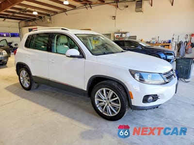 Czwarte zdjęcie samochodu z boku: 2014 VOLKSWAGEN TIGUAN S VIN:WVGBV3AXXEW542858 - miniatura