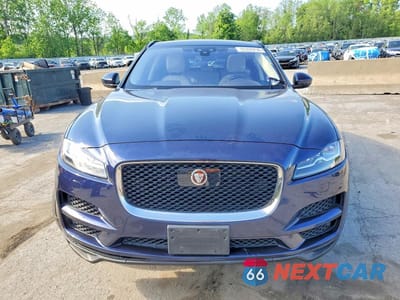 Piąte zdjęcie samochodu w środku: 2019 JAGUAR F-PACE PRESTIGE VIN:SADCK2FX9KA367357 - miniatura