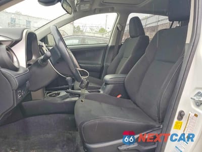 Zdjęcie 7 z 13 samochodu: 2018 TOYOTA RAV4 XLE VIN:JTMRFREV8JJ244845 - miniatura