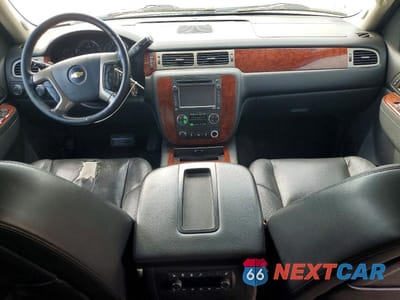 Zdjęcie 8 z 13 samochodu: 2013 CHEVROLET SUBURBAN K1500 LTZ VIN:1GNSKKE75DR252839 - miniatura