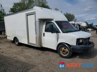 Czwarte zdjęcie samochodu z boku: 2015 GMC SAVANA DELIVERY TRUCK VIN:1GD374CG3F1226668 - miniatura