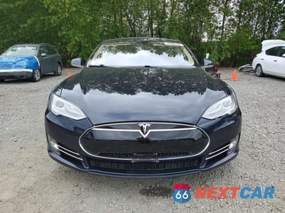 Piąte zdjęcie samochodu w środku: 2013 TESLA MODEL S VIN:5YJSA1CG0DFP19616 - miniatura