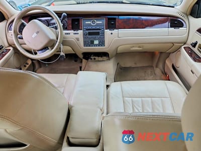 Zdjęcie 8 z 12 samochodu: 2006 LINCOLN TOWN CAR SIGNATURE VIN:1LNHM81W76Y632038 - miniatura