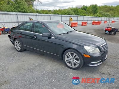 Czwarte zdjęcie samochodu z boku: 2013 MERCEDES-BENZ C 300 4MATIC VIN:WDDGF8AB2DR257485 - miniatura