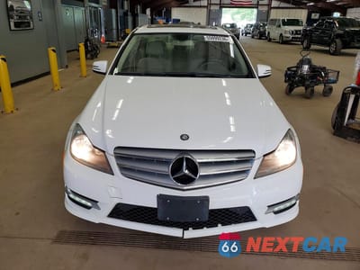 Piąte zdjęcie samochodu w środku: 2013 MERCEDES-BENZ C 300 4MATIC VIN:WDDGF8AB4DR256161 - miniatura