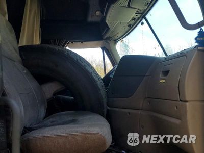 Piąte zdjęcie samochodu w środku: 2012 FREIGHTLINER CASCADIA SEMI TRUCK VIN:1FUJGLDR4CSBT0765 - miniatura