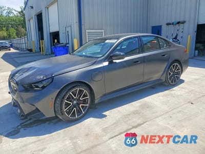 2026 BMW M5 WBS83FK08TCX42023 - główne zdjęcie licytacji z USA - miniatura