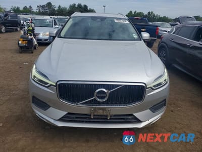 Piąte zdjęcie samochodu w środku: 2018 VOLVO XC60 T5 VIN:LYV102RK0JB077329 - miniatura