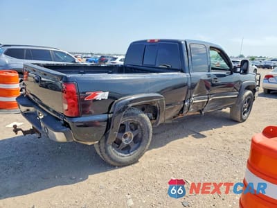 Trzecie zdjęcie samochodu z tyłu: 2005 CHEVROLET SILVERADO K1500 VIN:1GCEK19Z95Z133611 - miniatura