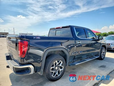 Trzecie zdjęcie samochodu z tyłu: 2024 GMC SIERRA K1500 SLT VIN:3GTUUDED0RG291651 - miniatura