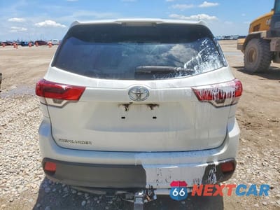 Zdjęcie 6 z 13 samochodu: 2018 TOYOTA HIGHLANDER LE VIN:5TDZZRFH9JS235123 - miniatura