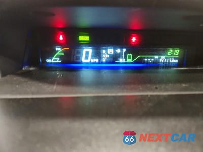 Zdjęcie 9 z 12 samochodu: 2014 TOYOTA PRIUS V TWO VIN:JTDZN3EU1E3354637 - miniatura