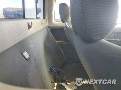 Zdjęcie 10 z 12 samochodu: 2004 NISSAN FRONTIER KING CAB XE VIN:1N6DD26T34C450519 - miniatura