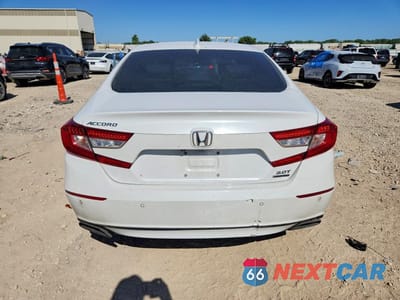 Zdjęcie 6 z 12 samochodu: 2018 HONDA ACCORD TOURING VIN:1HGCV2F90JA005745 - miniatura