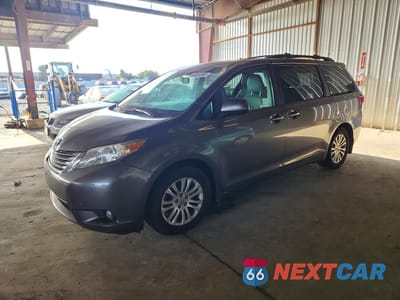 2017 TOYOTA SIENNA XLE PREMIUM 8-PASSENGER 5TDYZ3DC6HS876403 - główne zdjęcie licytacji z USA - miniatura