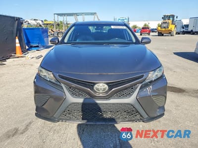 Piąte zdjęcie samochodu w środku: 2019 TOYOTA CAMRY SE VIN:4T1B11HKXKU172769 - miniatura