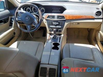 Zdjęcie 8 z 12 samochodu: 2013 MERCEDES-BENZ C 250 VIN:WDDGF4HB1DR272462 - miniatura