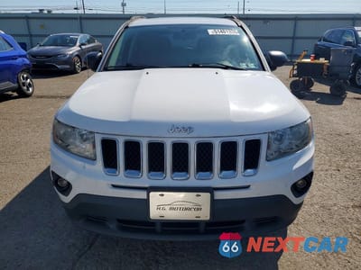 Piąte zdjęcie samochodu w środku: 2011 JEEP COMPASS SPORT VIN:1J4NF1FB9BD212517 - miniatura