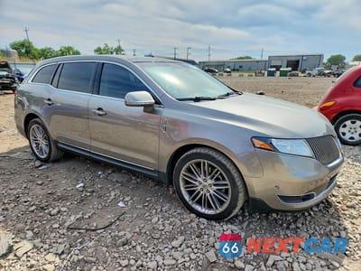 Czwarte zdjęcie samochodu z boku: 2015 LINCOLN MKT VIN:2LMHJ5AT1FBL03642 - miniatura