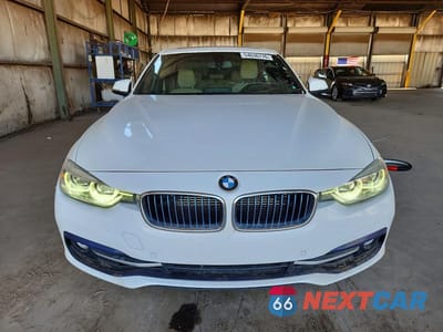 Piąte zdjęcie samochodu w środku: 2018 BMW 330E VIN:WBA8E1C52JA756813 - miniatura