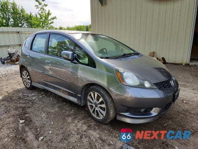Czwarte zdjęcie samochodu z boku: 2013 HONDA FIT SPORT VIN:JHMGE8G59DC053718 - miniatura