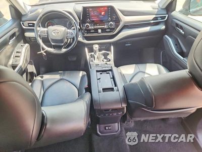 Zdjęcie 8 z 13 samochodu: 2021 TOYOTA HIGHLANDER XLE VIN:5TDGZRBHXMS120399 - miniatura
