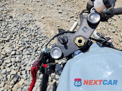 Zdjęcie 8 z 9 samochodu: 2020 SUZUKI GSX-R600 VIN:JS1GN7FA8L7100202 - miniatura