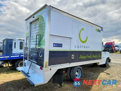 Trzecie zdjęcie samochodu z tyłu: 2016 CHEVROLET EXPRESS G4500 VIN:1GB6GUCG3G1209148 - miniatura
