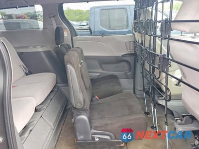 Zdjęcie 11 z 13 samochodu: 2016 TOYOTA SIENNA LE VIN:5TDKK3DC9GS760959 - miniatura