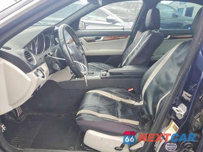 Zdjęcie 7 z 12 samochodu: 2012 MERCEDES-BENZ C 250 VIN:WDDGF4HBXCA629764 - miniatura
