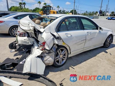 Trzecie zdjęcie samochodu z tyłu: 2014 MERCEDES-BENZ C 300 4MATIC VIN:WDDGF8AB1EA954887 - miniatura