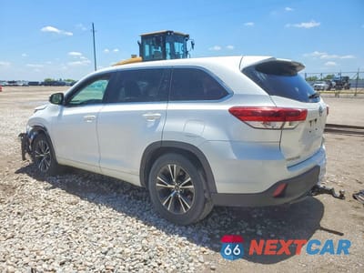 Drugie zdjęcie samochodu z przodu: 2018 TOYOTA HIGHLANDER LE VIN:5TDZZRFH9JS235123 - miniatura