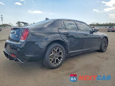Trzecie zdjęcie samochodu z tyłu: 2017 CHRYSLER 300 S VIN:2C3CCAGG6HH512550 - miniatura