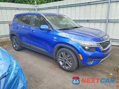 Czwarte zdjęcie samochodu z boku: 2022 KIA SELTOS LX VIN:KNDEPCAA0N7250850 - miniatura