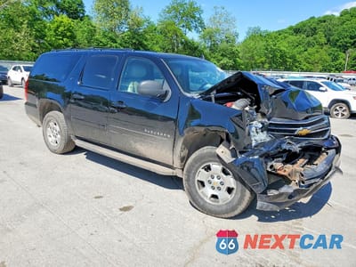 Czwarte zdjęcie samochodu z boku: 2014 CHEVROLET SUBURBAN K1500 LT VIN:1GNSKJE77ER188735 - miniatura