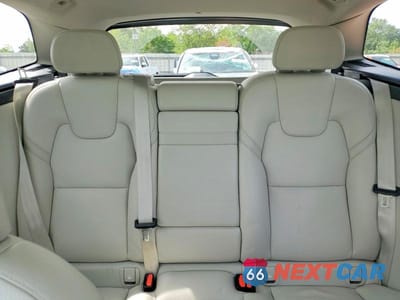 Zdjęcie 10 z 13 samochodu: 2020 VOLVO XC60 T5 MOMENTUM VIN:YV4102RKXL1544831 - miniatura