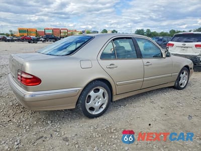 Trzecie zdjęcie samochodu z tyłu: 2002 MERCEDES-BENZ E 430 VIN:WDBJF83J72X068911 - miniatura