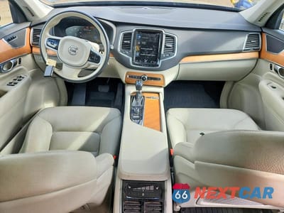 Zdjęcie 8 z 13 samochodu: 2021 VOLVO XC90 T6 MOMENTUM VIN:YV4A221K8M1745683 - miniatura