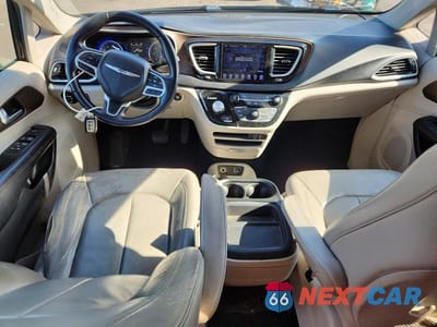 Zdjęcie 8 z 13 samochodu: 2017 CHRYSLER PACIFICA TOURING L VIN:2C4RC1BG9HR553844 - miniatura