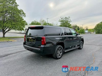 Czwarte zdjęcie samochodu z boku: 2015 CHEVROLET SUBURBAN K1500 LT VIN:1GNSKJKC2FR694668 - miniatura