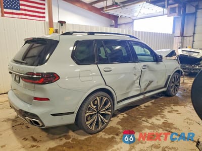 Trzecie zdjęcie samochodu z tyłu: 2025 BMW X7 M60I VIN:5UX33EM02S9Y23621 - miniatura