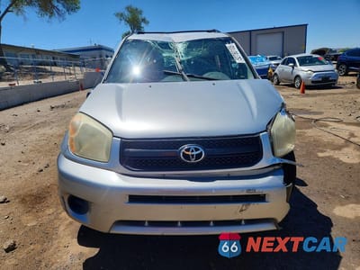 Piąte zdjęcie samochodu w środku: 2004 TOYOTA RAV4 BASE VIN:JTEGD20V540044751 - miniatura
