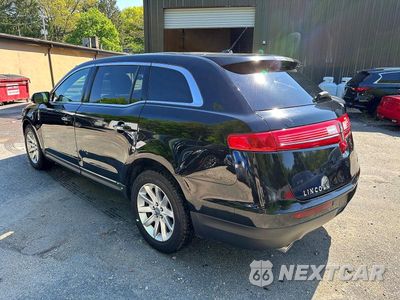 Trzecie zdjęcie samochodu z tyłu: 2018 LINCOLN TOWNHOUSE MKT VIN:2LMHJ5NK7JBL02473 - miniatura