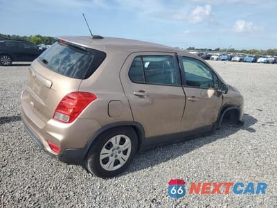 Trzecie zdjęcie samochodu z tyłu: 2018 CHEVROLET TRAX LS VIN:3GNCJKSB9JL305920 - miniatura