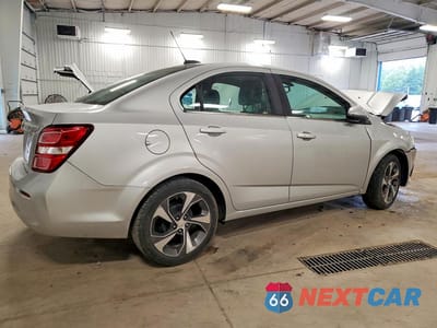 Trzecie zdjęcie samochodu z tyłu: 2020 CHEVROLET SONIC PREMIER VIN:1G1JF5SBXL4117492 - miniatura