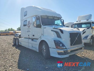 2015 VOLVO VNL SEMI TRUCK 4V4NC9EH8FN919826 - główne zdjęcie licytacji z USA - miniatura