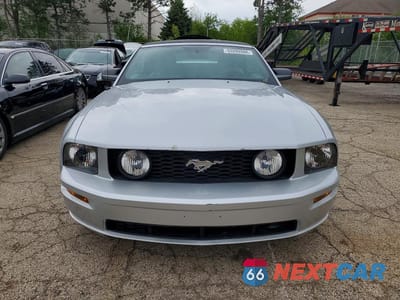 Piąte zdjęcie samochodu w środku: 2006 FORD MUSTANG GT VIN:1ZVFT85H865257835 - miniatura