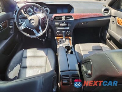 Zdjęcie 8 z 12 samochodu: 2012 MERCEDES-BENZ C 250 VIN:WDDGF4HB9CA614303 - miniatura